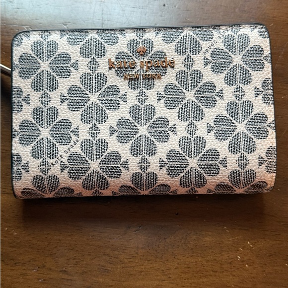 Kate Spade Flower Wallet - Picture 2 of 6